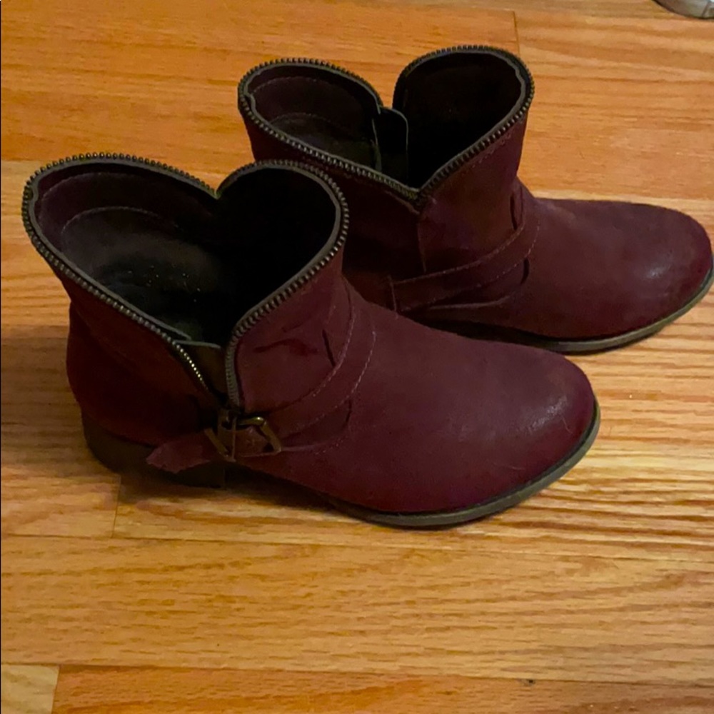 Women’s burgundy booties